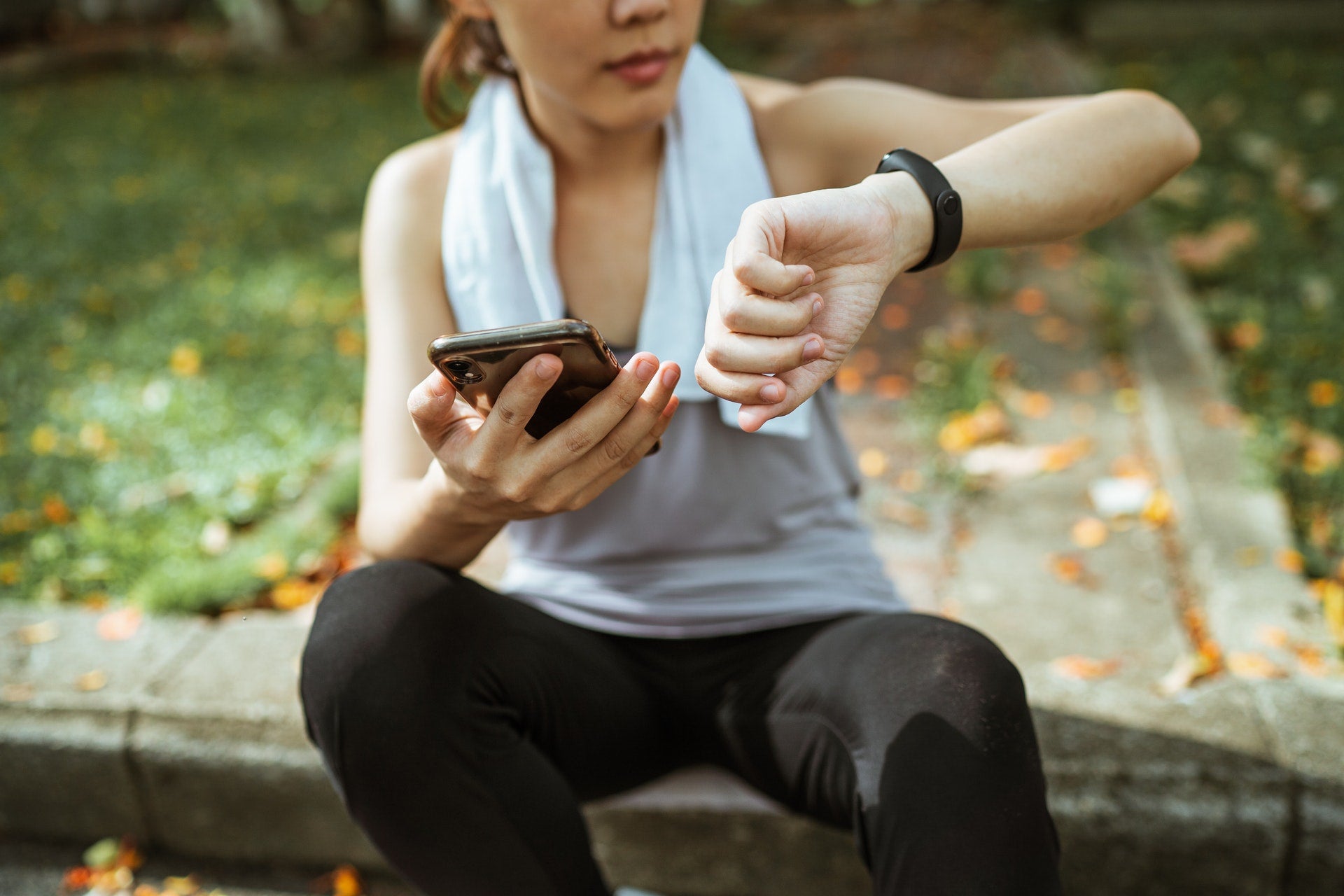 woman resting after workout for muscle recovery time