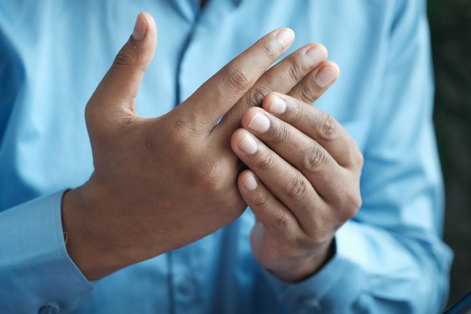 man rubbing hands after using light therapy