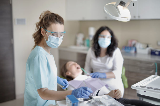 dentists wearing masks Covid-19 rate