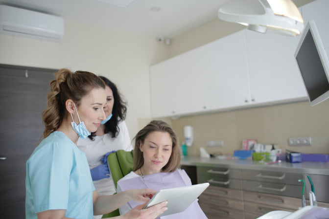 woman with tooth infection antibiotics