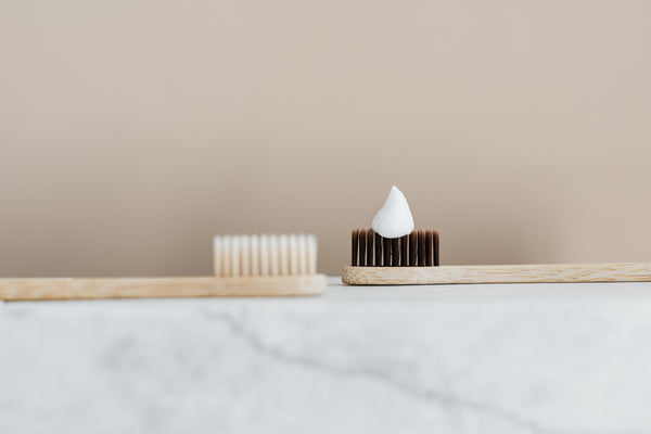 7 Best Natural Alternatives to Toothpaste in 2026