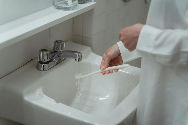 How to Treat Sensitive Teeth Naturally at Home