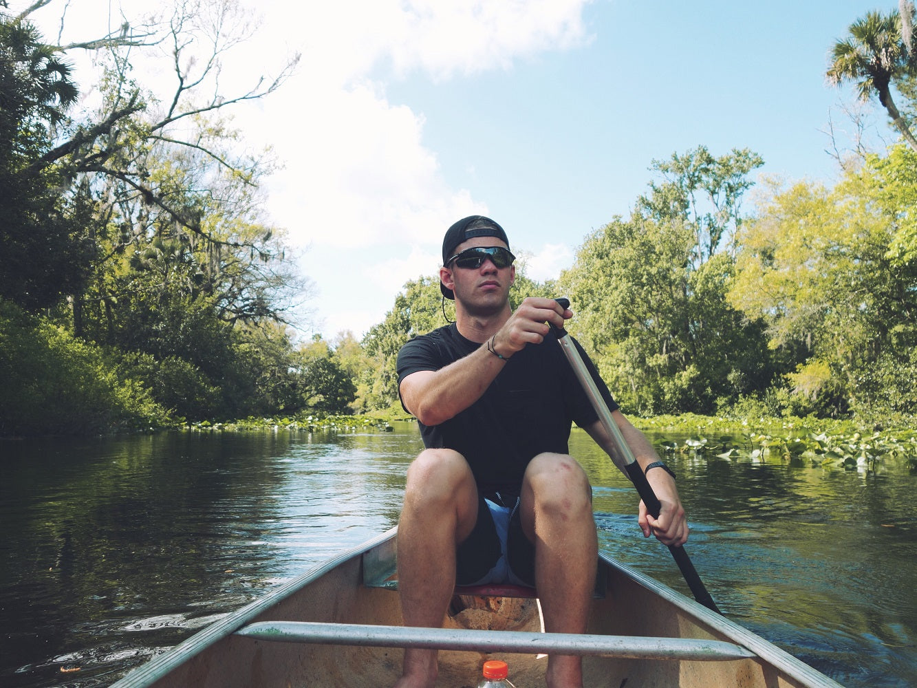 man boating having muscle weakness - a compressed disc symptoms that should be noticed