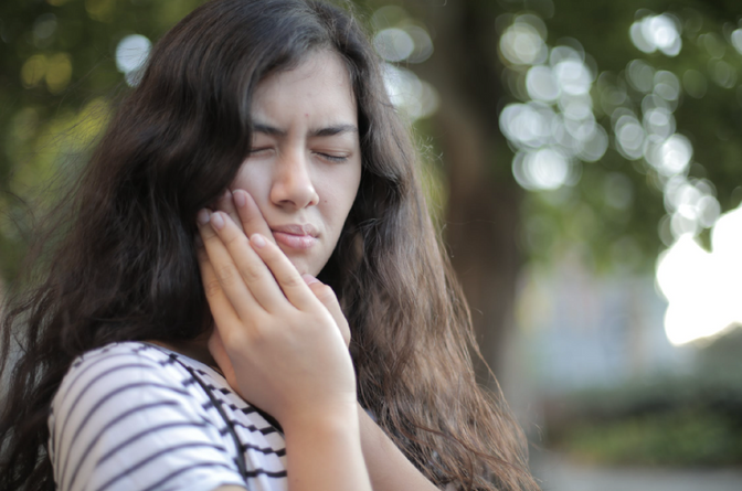 woman with toothache